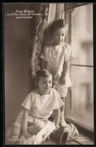 AK Prinz Wilhelm und Prinz Louis Ferdinand von Preussen, am Fenster