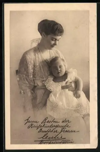 AK Unsere Kronprinzessin Cecilie mit Kindchen auf dem Schoss