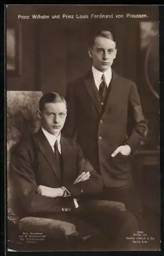 AK Prinz Louis Ferdinand und sein Bruder Prinz Wilhelm von Preussen im Anzug mit dunkler Armbinde