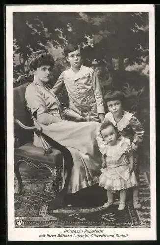 AK Prinzessin Rupprecht von Bayern mit ihren Söhnen Luitpold, Albrecht und Rudolf