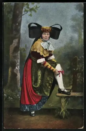 AK Frau in einer Tracht Schaumburg-Lippe