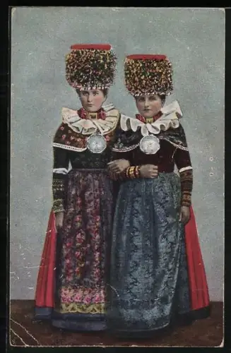 AK Schaumburg-Lippe, zwei Brautjungfern in Tracht