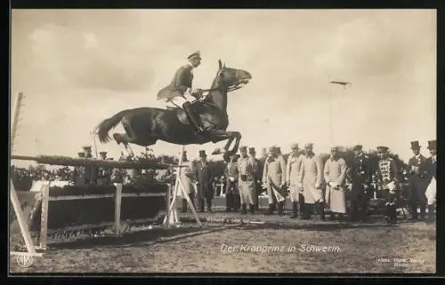 AK Schwerin / Mecklenburg, Kronprinz Wilhelm von Preussen beim Springreiten