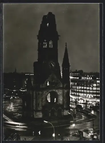 AK Berlin-Charlottenburg, Kaiser-Wilhelm-Gedächtniskirche, Kaufhaus DEFAKA bei Nacht