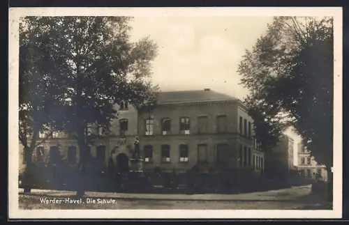 AK Werder /Havel, Die Schule mit Strassenpartie