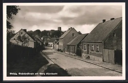 AK Belzig, Bahnhofstrasse mit Burg Eisenhardt