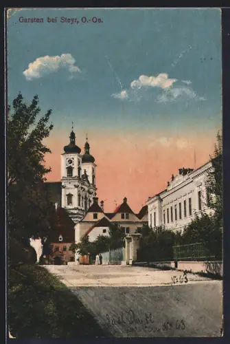 AK Garsten bei Steyr /O.-Oe., Strasse zur Kirche
