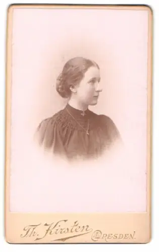 Fotografie Th. Kirsten, Dresden, Bautznerstrasse 12, Bertha Käuffer im Profil
