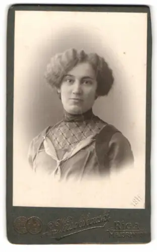 Fotografie Waschichowski, Riga, Majorenhof, Porträt einer jungen Frau