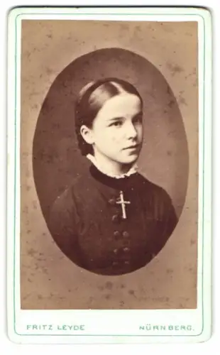 Fotografie Fritz Leyde, Nürnberg, Porträt eines jungen Mädchens