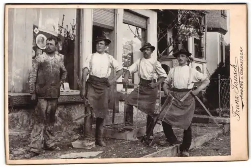 Fotografie Franz Tausch, Amberg, Ansicht Amberg, Zimmermänner / Maurer bauen Aufgang zum Fotoatelier des Fotografen