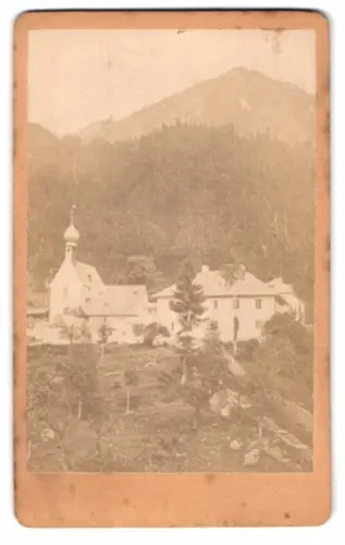 Fotografie unbekannter Fotograf, Ansicht Fischbachau, Blick zur Gnadenkapelle und Kloster Birkenstein