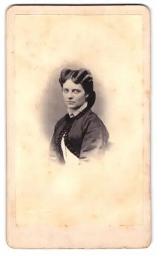 Fotografie W. Führer, Heidelberg, Portrait Margarethe Hormuth-Kallmorgen, dt. Malerin & Frau von Friedrich Kallmorgen