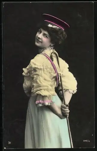 AK Junge Studentin mit Mütze, Portrait