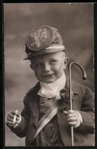 AK Junge als Student mit Wanderstock und Zigarette