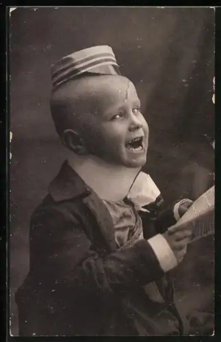 AK Kleiner Student mit Biertönnchen und Schmiss, studentische Szene