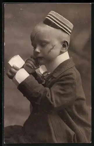 AK Kleiner Student mit Biertönnchen und Schmiss, studentische Szene