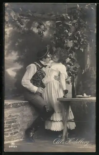 AK Student mit Mädchen beim Wein, Alt-Heidelberg