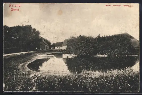 AK Nylund /Mors, Ortspartie mit Gewässer