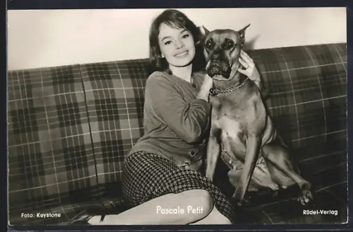 AK Schauspielerin Pascale Petit mit Hund