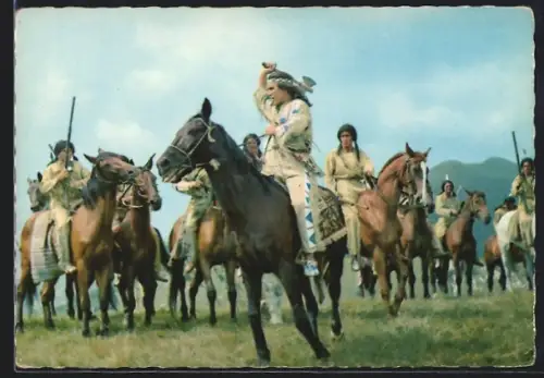 AK Schauspieler Pierre Brice, Winnetou lockt die Utahs in einen Canyon...