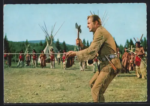 AK Filmszene aus Karl May-Film Der Schatz im Silbersee, Lex Barker tauziehend