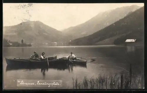 AK Lunzersee, Drei Ruderer in Ruderbooten nähern sich dem Landungsplatz