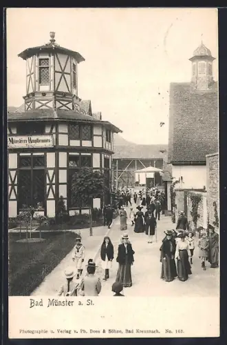 AK Bad Münster a. St., Besucher am Münsterer Hauptbrunnen