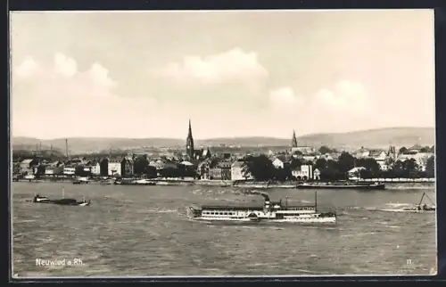 AK Neuwied a. Rh., Rheinpartie mit Dampfschiff und Stadtansicht