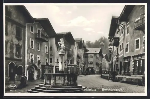 AK Berchtesgaden, Marktplatz mit Löwenbrunnen