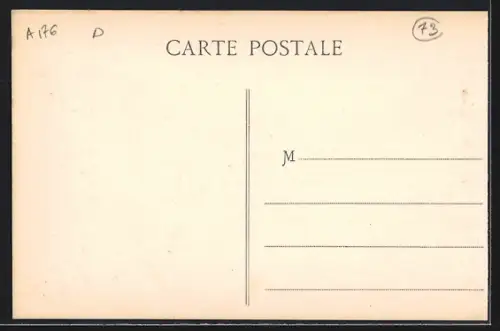 AK Albertville, Rue de la République avec vue sur les montagnes en arrière-plan