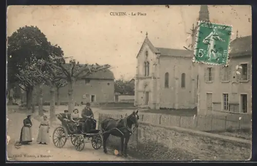 AK Curtin, La Place avec calèche et habitants devant l`église