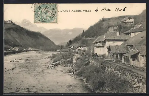 AK Albertville, L`Arly traversant le village avec les montagnes en arrière-plan