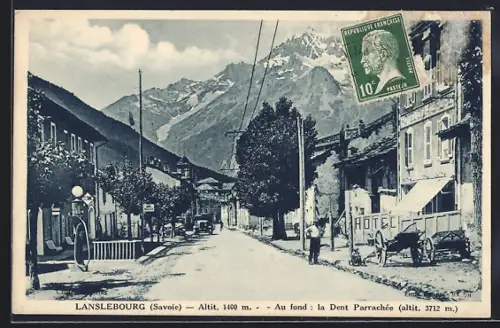 AK Lanslebourg /Savoie, Rue principale avec la Dent Parrachée en arrière-plan