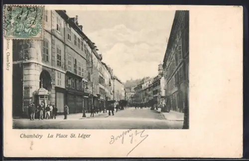 AK Chambéry, La Place St. Léger animée avec passants et bâtiments historiques