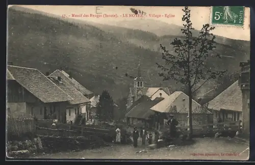 AK Le Noyer /Savoie, Village et église dans le massif des Bauges