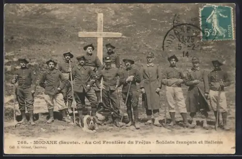 AK Modane /Savoie, Au Col Frontière du Fréjus, Soldats francais et italiens