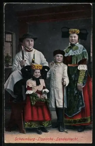 AK Familie in Schaumburg-Lippischer Landestracht