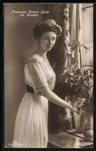 AK Prinzessin Victoria Louise von Preussen im weissen Kleid