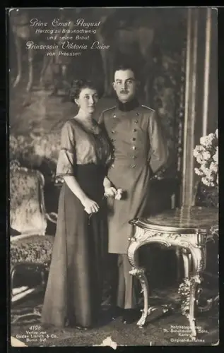 AK Portrait Prinz Ernst August und Prinzessin Victoria Louise Herzogin von Braunschweig