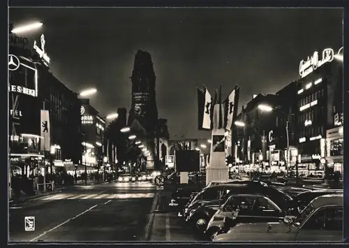 AK Berlin-Charlottenburg, Kurfürstendamm bei Nacht, Kaiser-Wilhelm-Gedächtniskirche, Autos, Leuchtreklamen