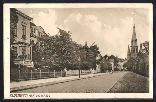 AK Oldenburg / O., Gartenstrasse, Strassenszene mit Kirche