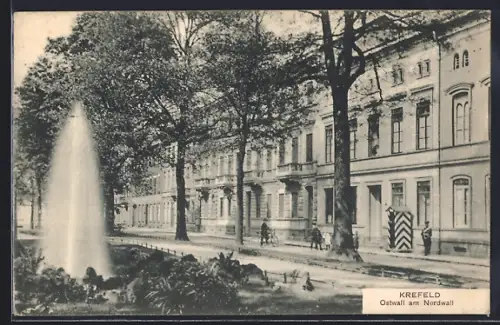AK Krefeld, Ostwall am Nordwall, Brunnen, Strassenansicht