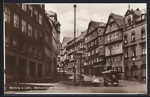 AK Marburg a. Lahn, Marksplatz mit Brunnen