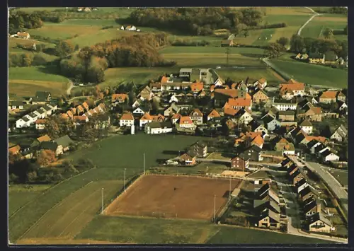 AK Borgloh, Luftaufnahme des Ortes mit Sportplatz und Wohnsiedlung