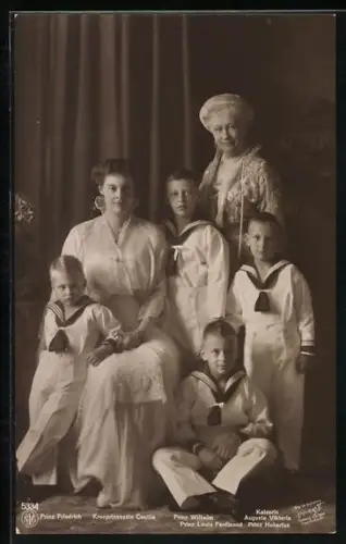 Foto-AK Kronprinzessin Cecilie mit den Prinzen und der Kaiserin