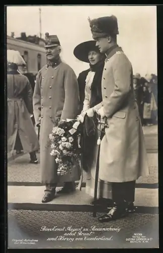 AK Prinz Ernst August von Braunschweig nebst Braut und der Herzog von Cumberland