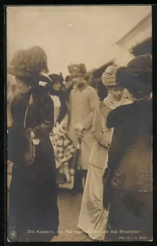 AK Kaiserin Auguste Victoria von Preussen, die Herzogin und das Brautpaar