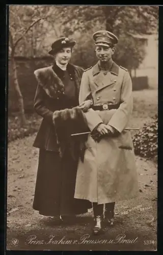 AK Prinz Joachim von Preussen nebst Braut beim Spaziergang
