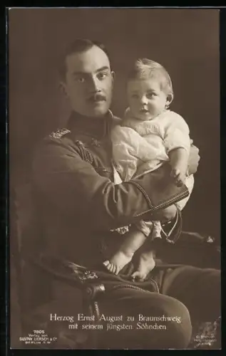 AK Ernst August Herzog von Braunschweig mit seinem jüngsten Söhnchen